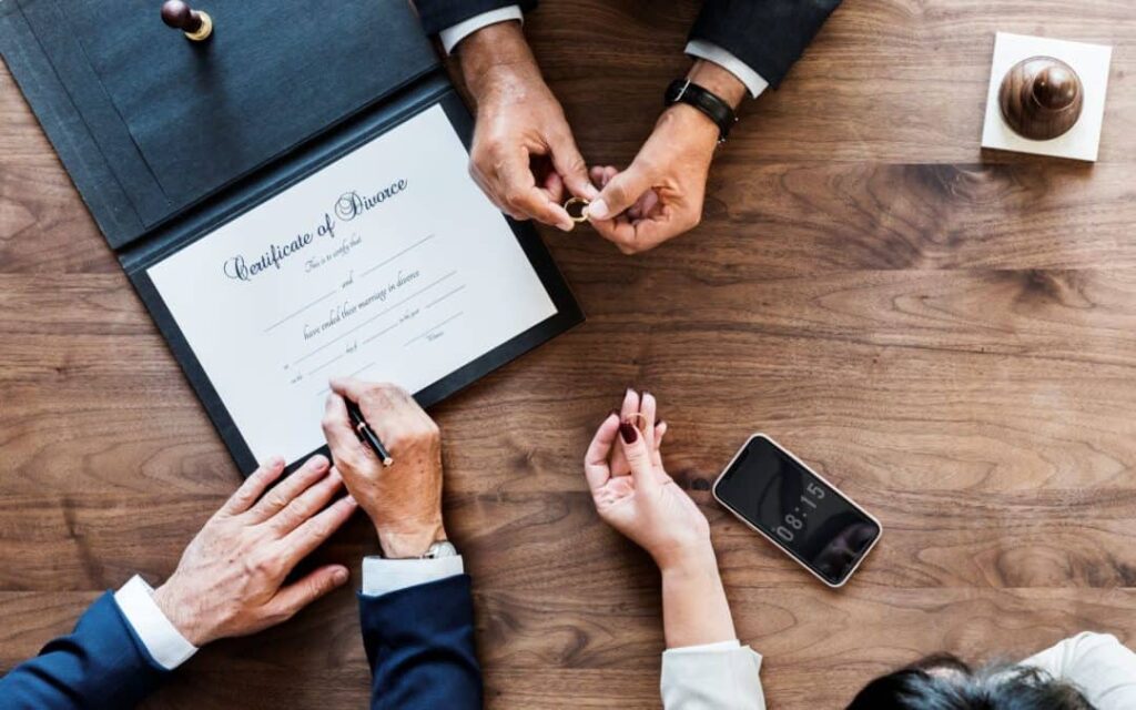how a divorce mediator in belleville can help split assets fairly