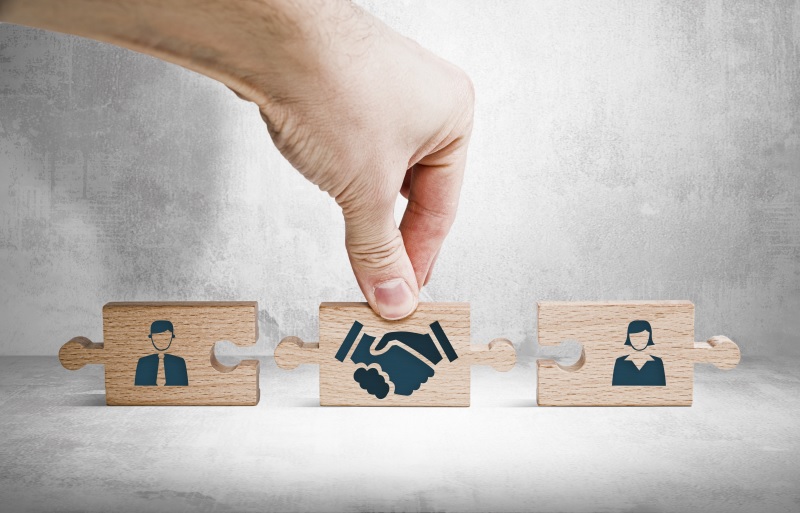 wooden blocks with an icon of a woman and a man and mediation. c