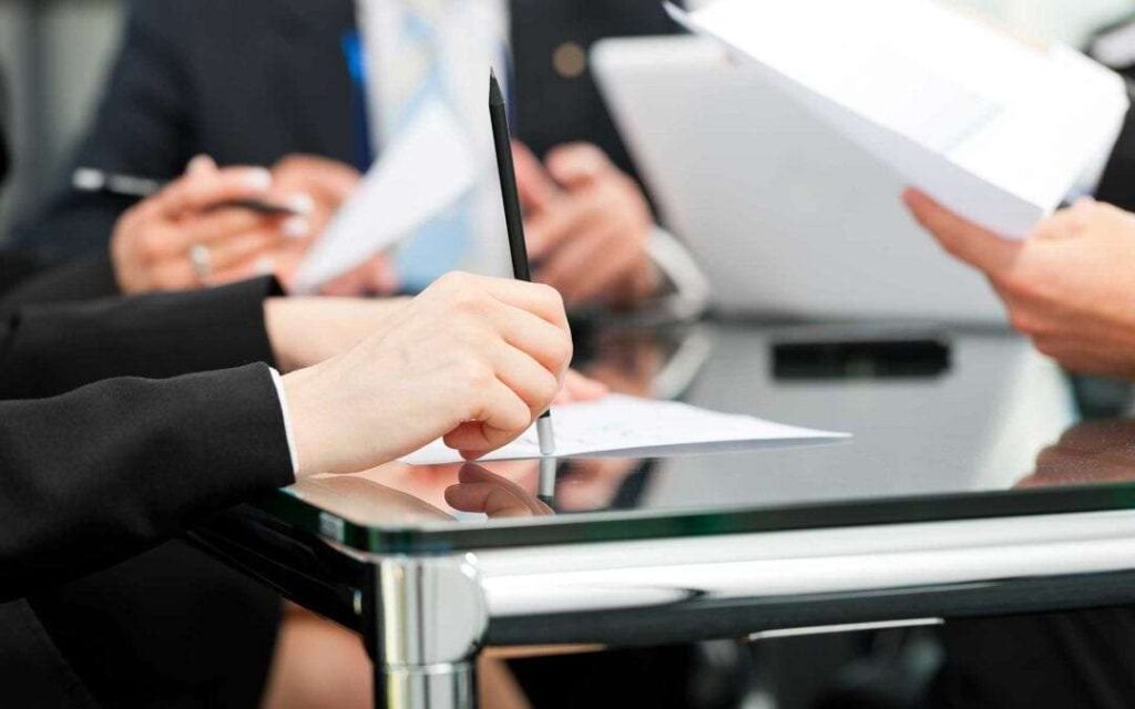 dana point couple working with a mediator to reach a family focused divorce agreement.