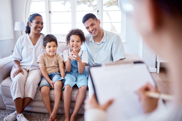 parents in miami gardens working with a mediator to create a peaceful co parenting plan.