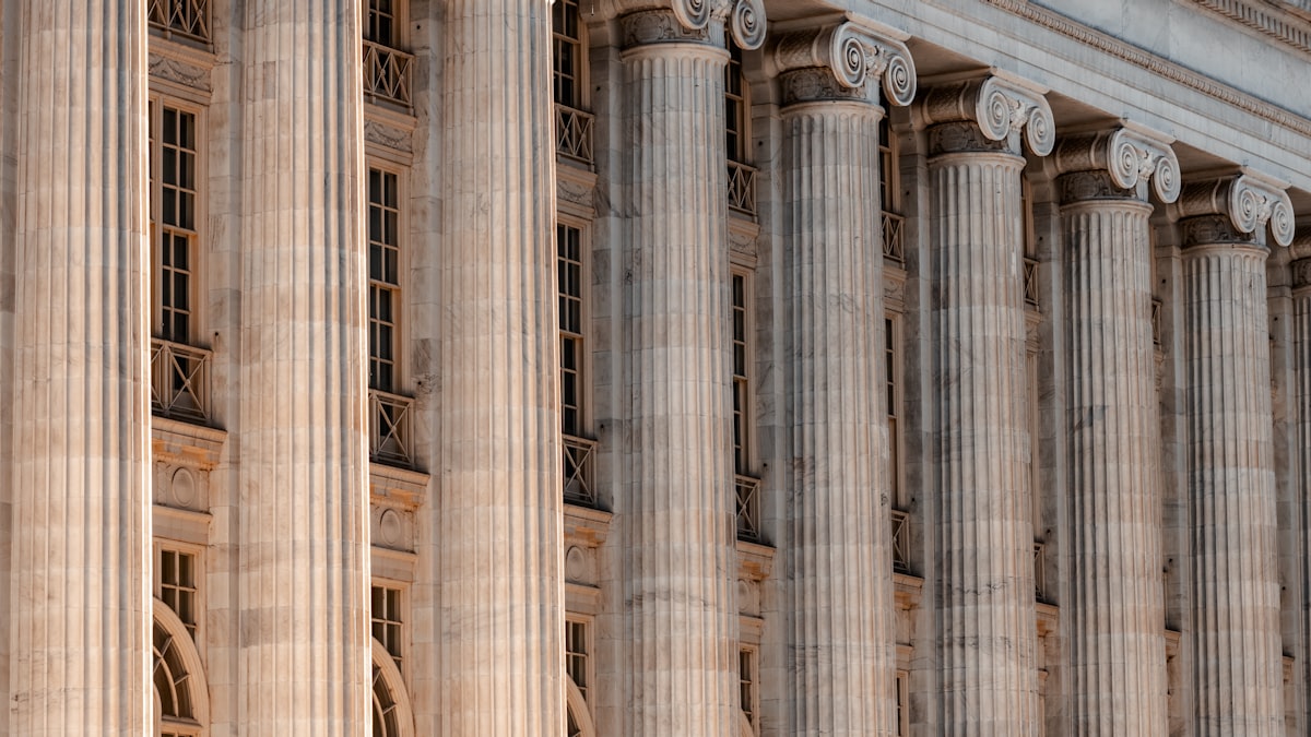 Courthouse representing divorce litigation